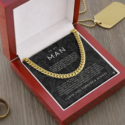 Gold chain necklace in wooden jewelry box with a romantic message card for man from Alanes